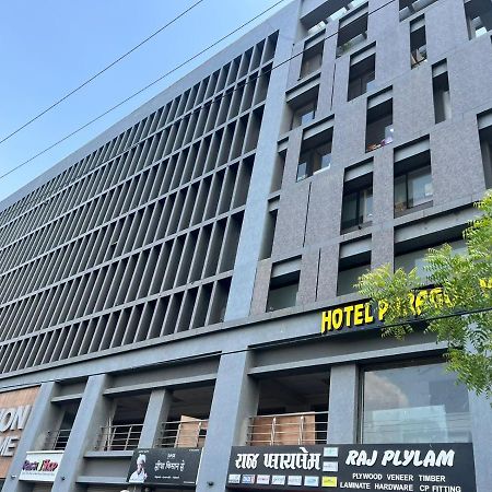 Hotel Paramount Villa Гандинагар Екстериор снимка