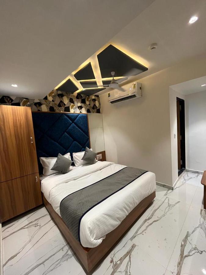 Hotel Paramount Villa Гандинагар Екстериор снимка