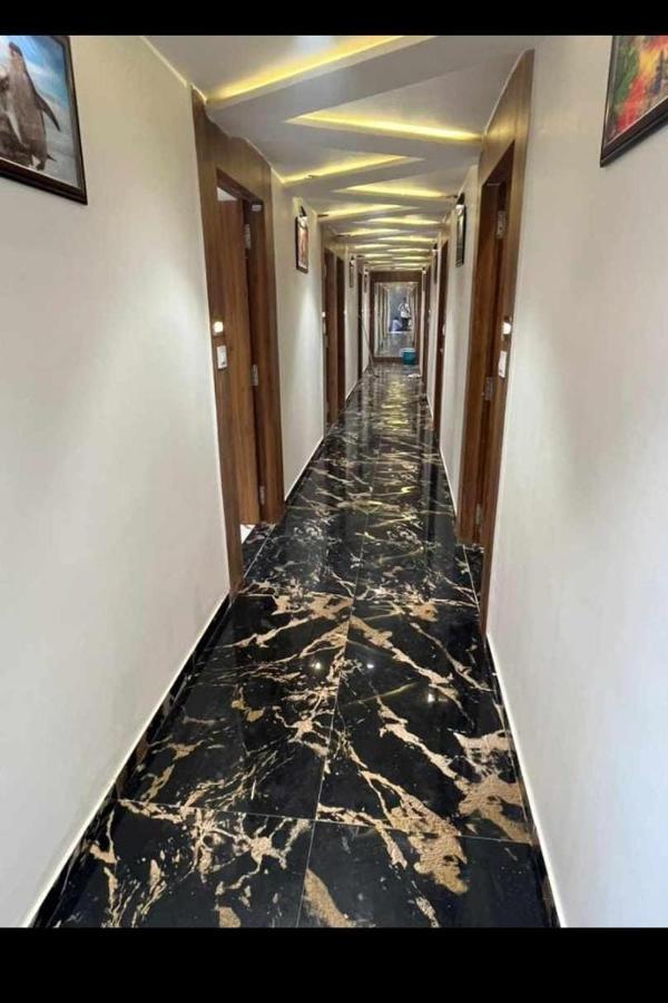 Hotel Paramount Villa Гандинагар Екстериор снимка