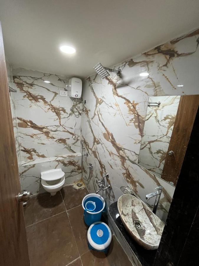 Hotel Paramount Villa Гандинагар Екстериор снимка