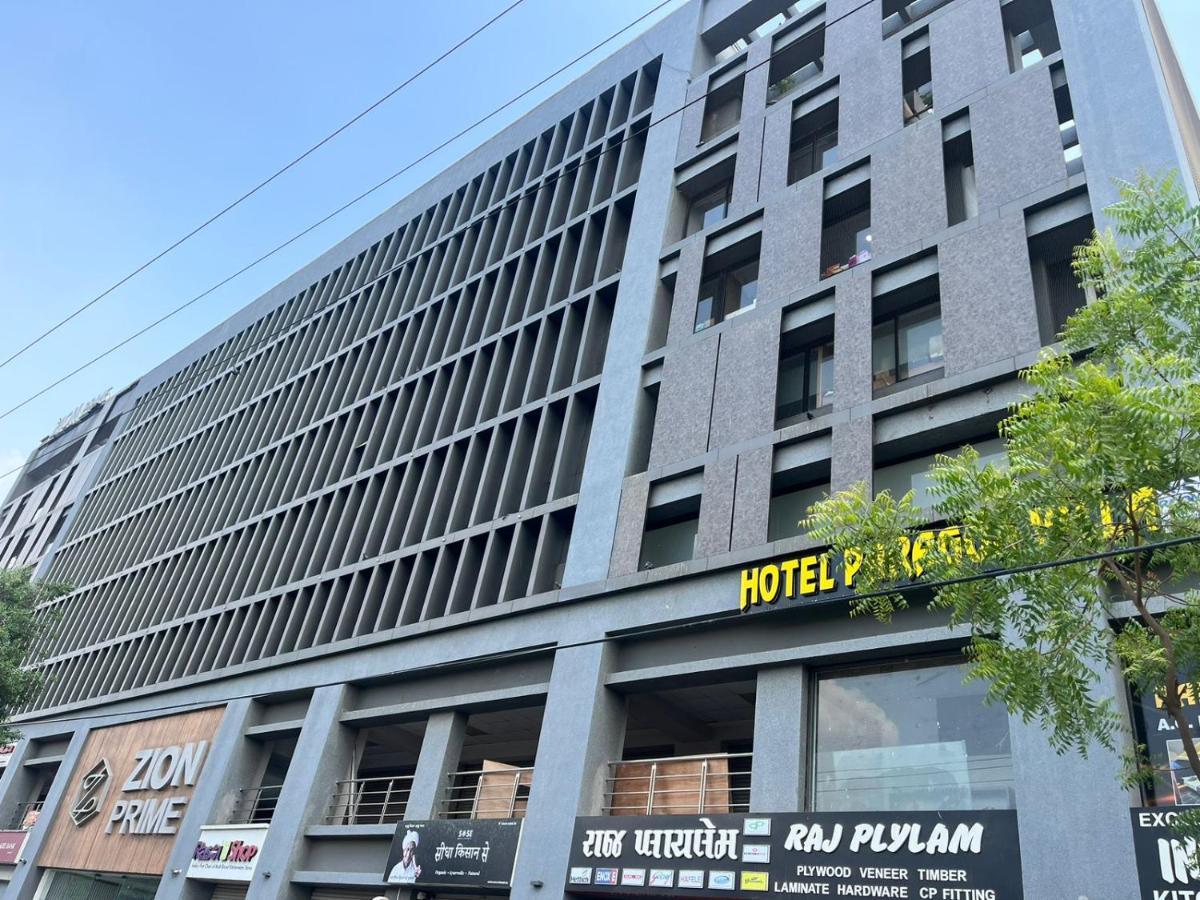 Hotel Paramount Villa Гандинагар Екстериор снимка