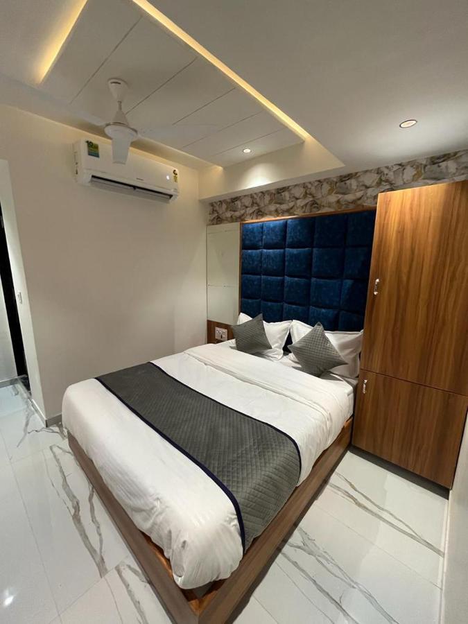 Hotel Paramount Villa Гандинагар Екстериор снимка