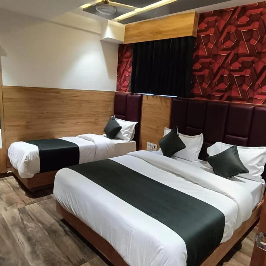 Hotel Paramount Villa Гандинагар Екстериор снимка