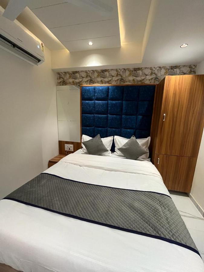Hotel Paramount Villa Гандинагар Екстериор снимка