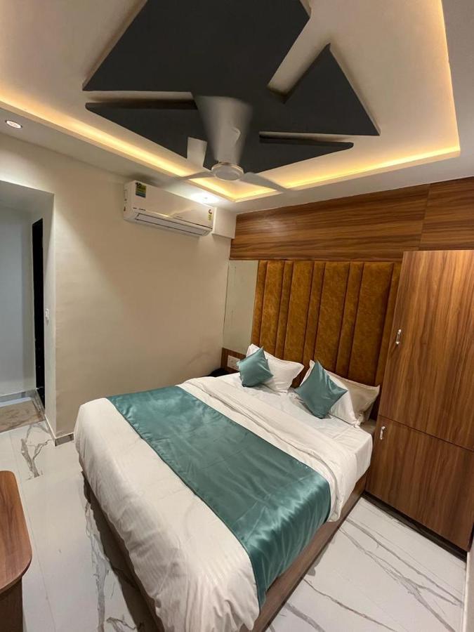 Hotel Paramount Villa Гандинагар Екстериор снимка